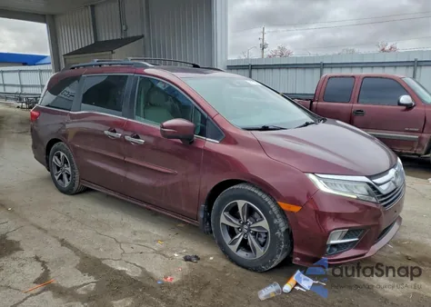 2018 Honda Odyssey Touring z USA, uszkodzony, nr VIN 5FNRL6H81JB052557